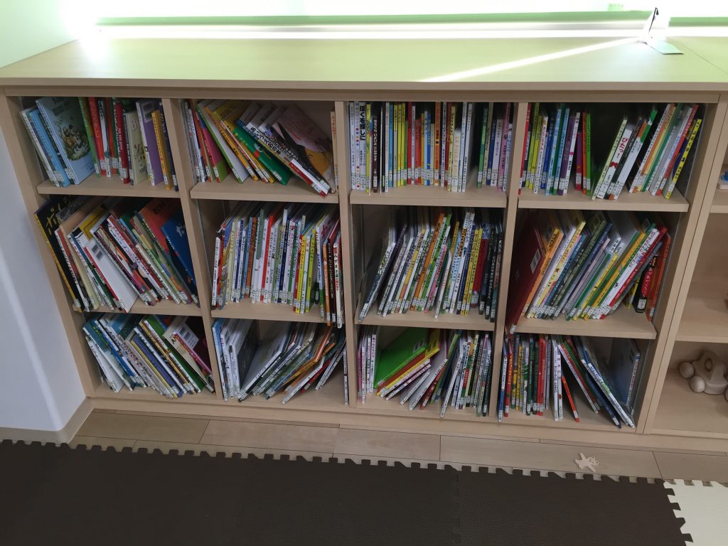 キッズピア本棚