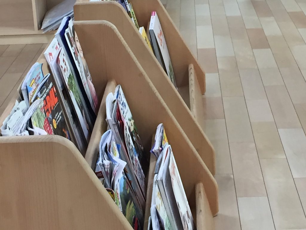 大人用の雑誌置き場