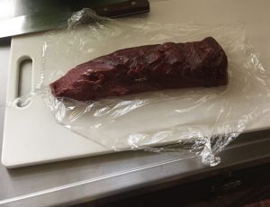 鹿肉を解体してブロックに